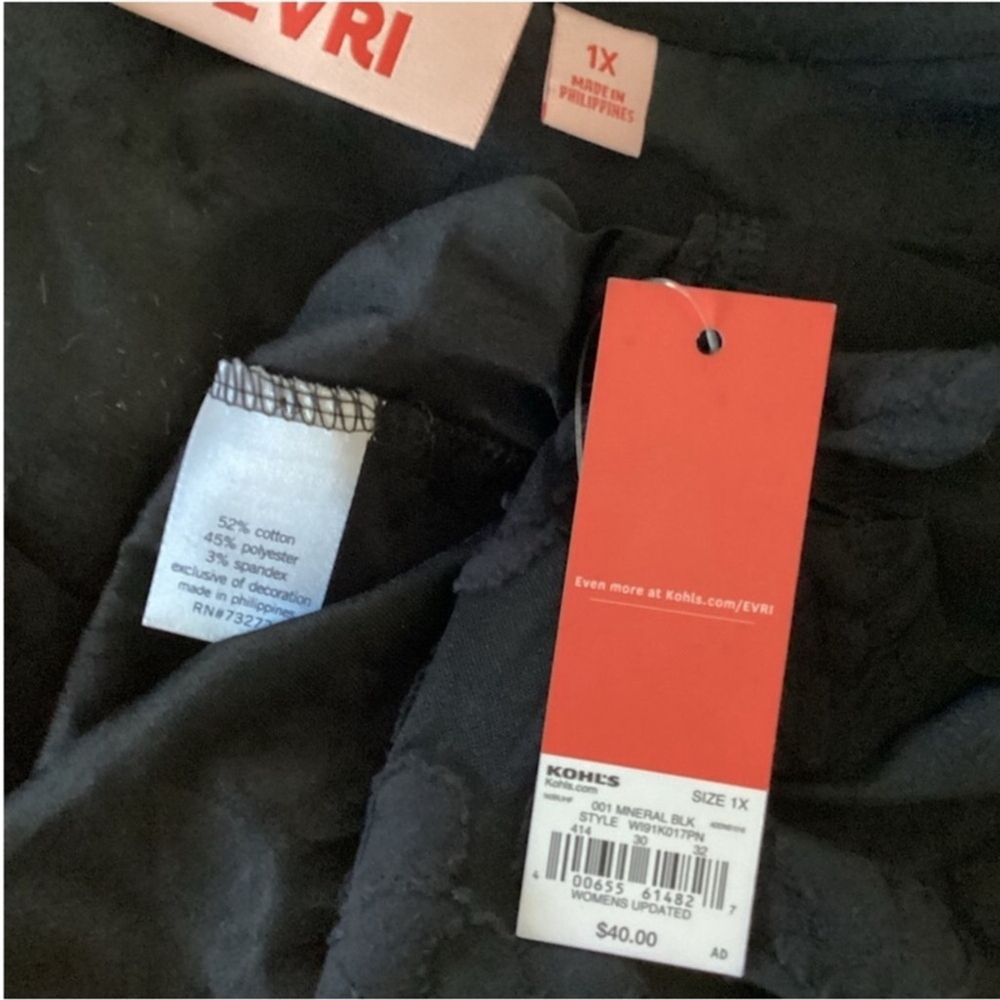 Evri textured floral short sleeve tee Woman’s size 1X plus mineral black - Picture 11 of 12